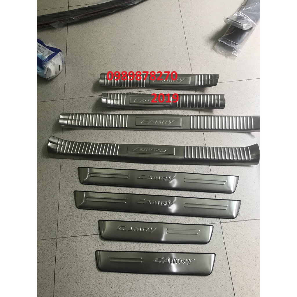 Ốp bậc trong + bậc ngoài inox xe Toyota Camry 2019
