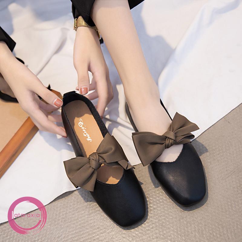 Giày nữ đế bằng phong cách Hàn Quốc