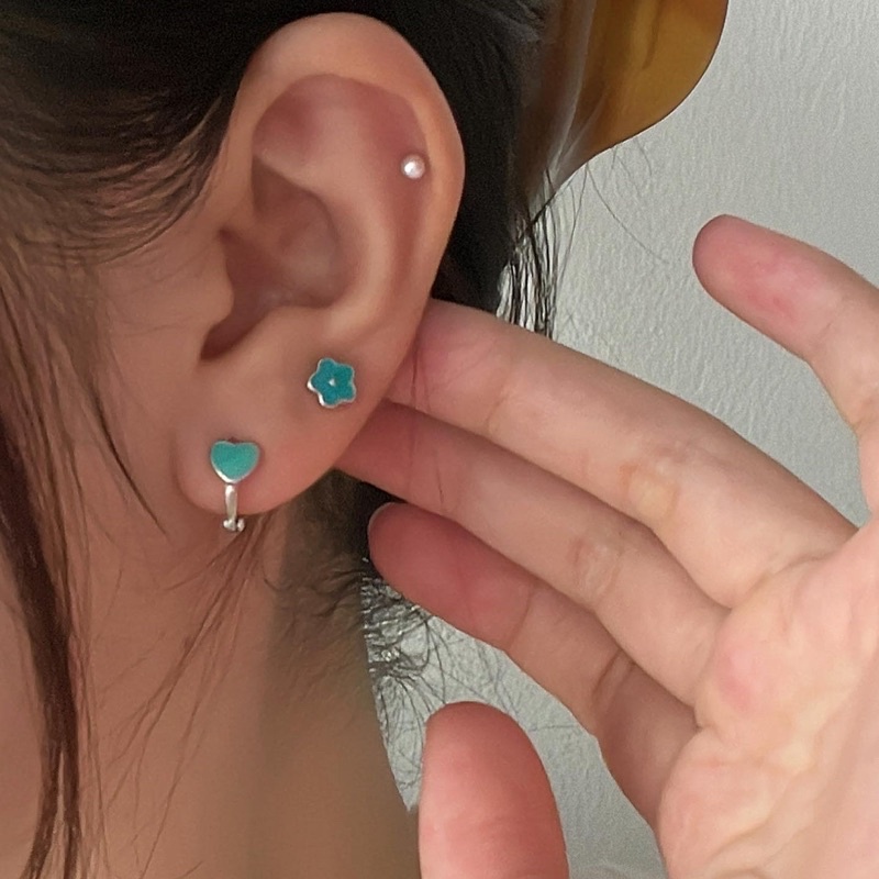 𝐯𝐞𝐥𝐯𝐞𝐭𝐩𝐢𝐧𝐤.𝐚𝐜𝐜🇰🇷 | Khuyên tai chốt bi vặn bông hoa nhiều màu