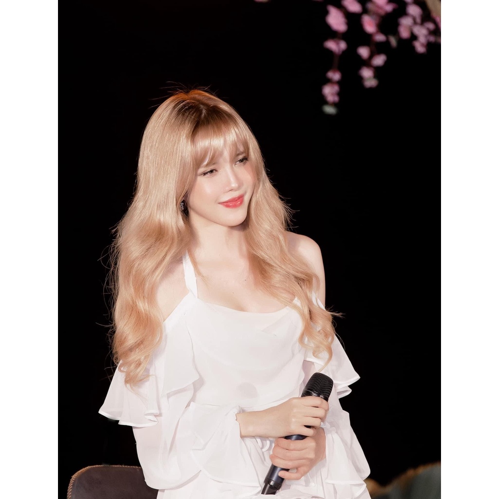 Váy trắng hot trend trễ vai bèo buộc cổ yếm_Thiều Bảo Trâm