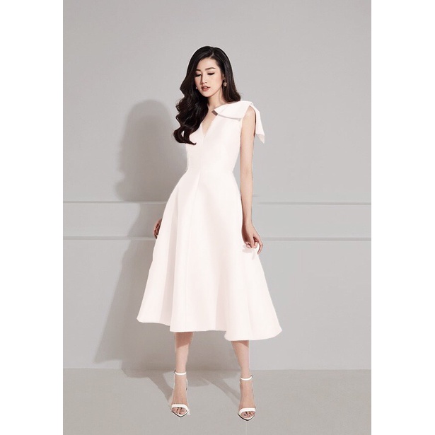 GWEN'S DRESS BY CHAMS- Đầm Xoè Dài Cổ Tim Nơ Vai