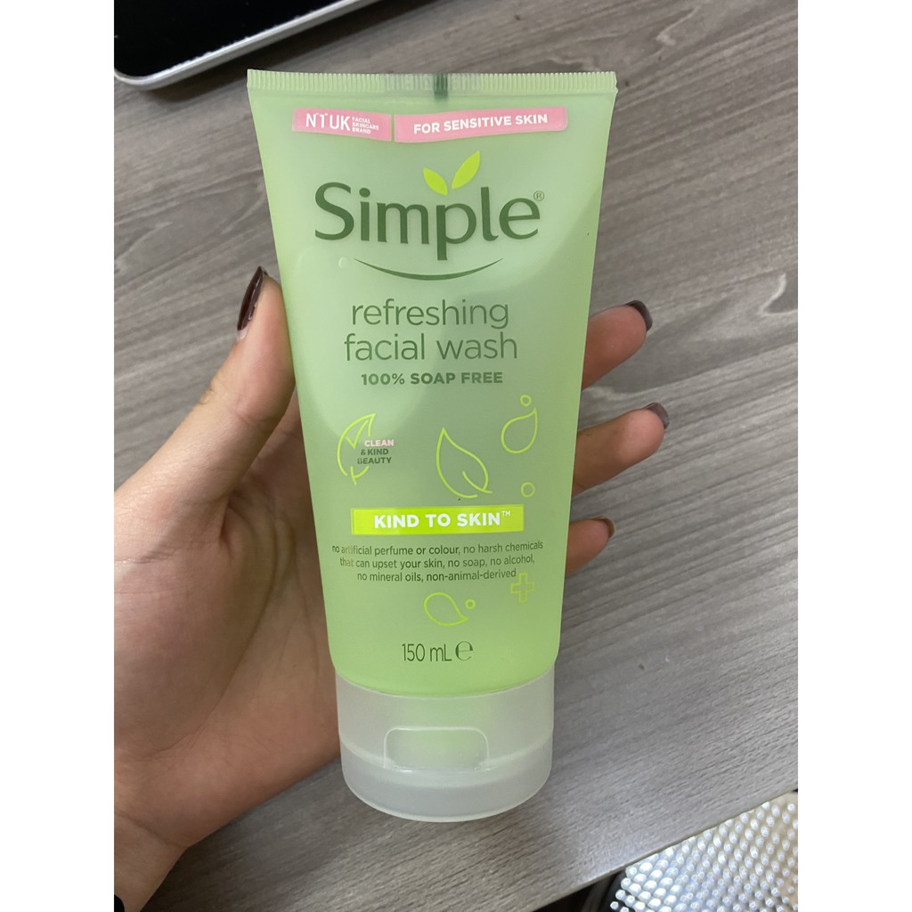  Sữa rửa mặt màu xanh Simple Kind to Skin Refreshing Facial Wash