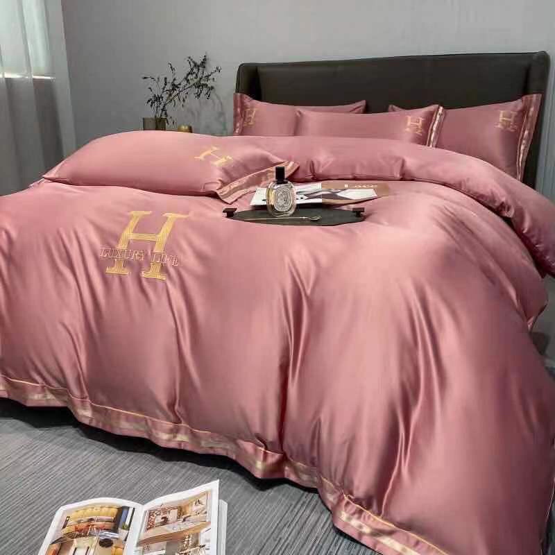 Bộ chăn ga gối lụa chữ H LUXURY LÌFE thêu sang trọng, chất phi lụa thoáng mát hàng nhập khẩu(bộ 4 món vỏ chăn)