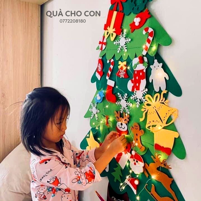 CÂY THÔNG VẢI DẠ TREO TƯỜNG 32 CHI TIẾT (tặng kèm dây đèn nhấp nháy)
