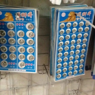 1 vỉ khuy bấm gồm 20 khuy giá 10k