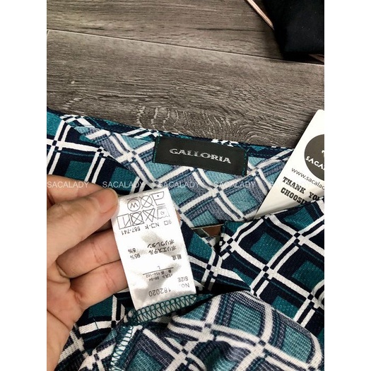 Áo Croptop Galloria Nhún Trước - Size L
