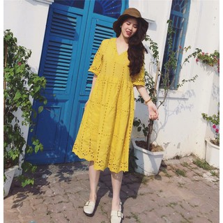 Váy cổ tim đục lỗ siêu xinh