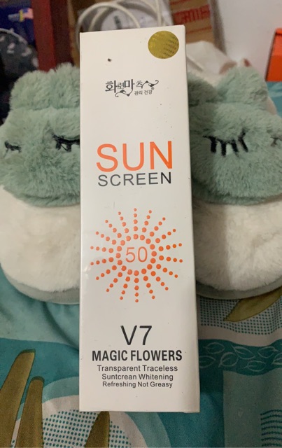 Chống nắng V7 SUN SCREEN SPF 50 PA+++( dạng xịt)