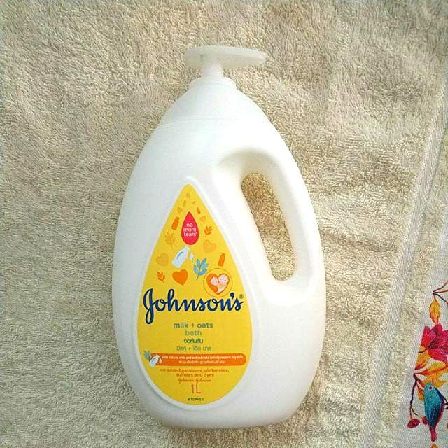 Sữa tắm Johnson’s Baby chứa sữa , gạo , yến mạch cho bé 1000ml