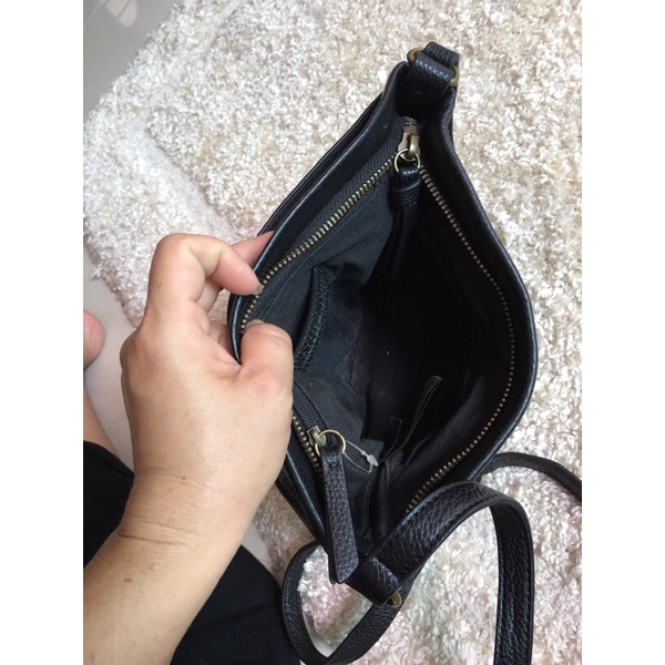 Túi si da y hình phom đeo chéo