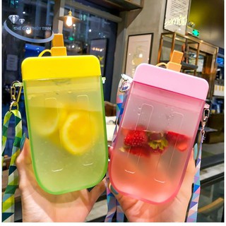 Bình Nước Hình Que Kem Có Ống Hút Kèm Dây Đeo Chéo Phong Cách Hàn Quốc Siêu Đáng Yêu