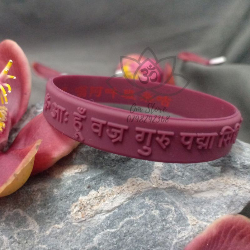 Vòng tay silicon khắc chú Đức Liên Hoa Sanh