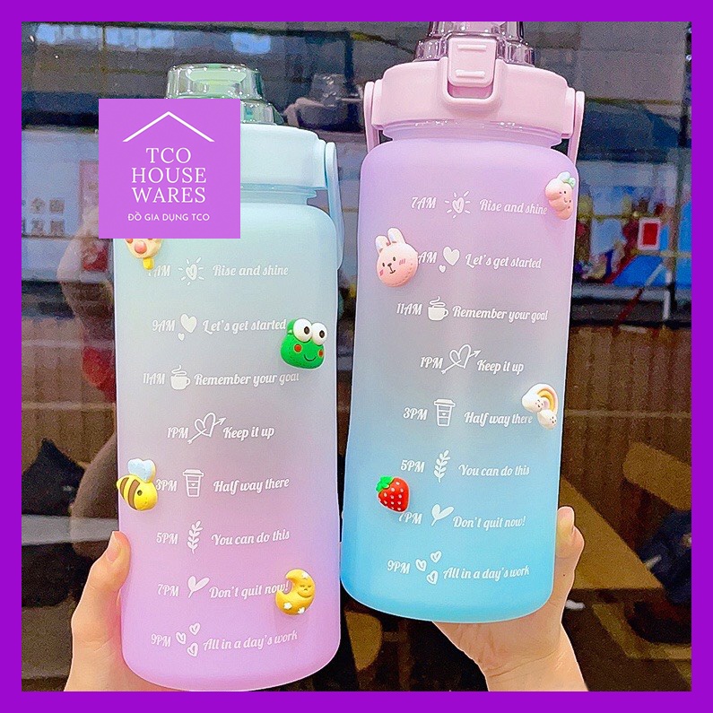 Bình nước 2 lít tặng Sticker dành cho người lười uống nước TcoHouseware bình nước cute 2L có ống hút, vạch chia nhắc giờ