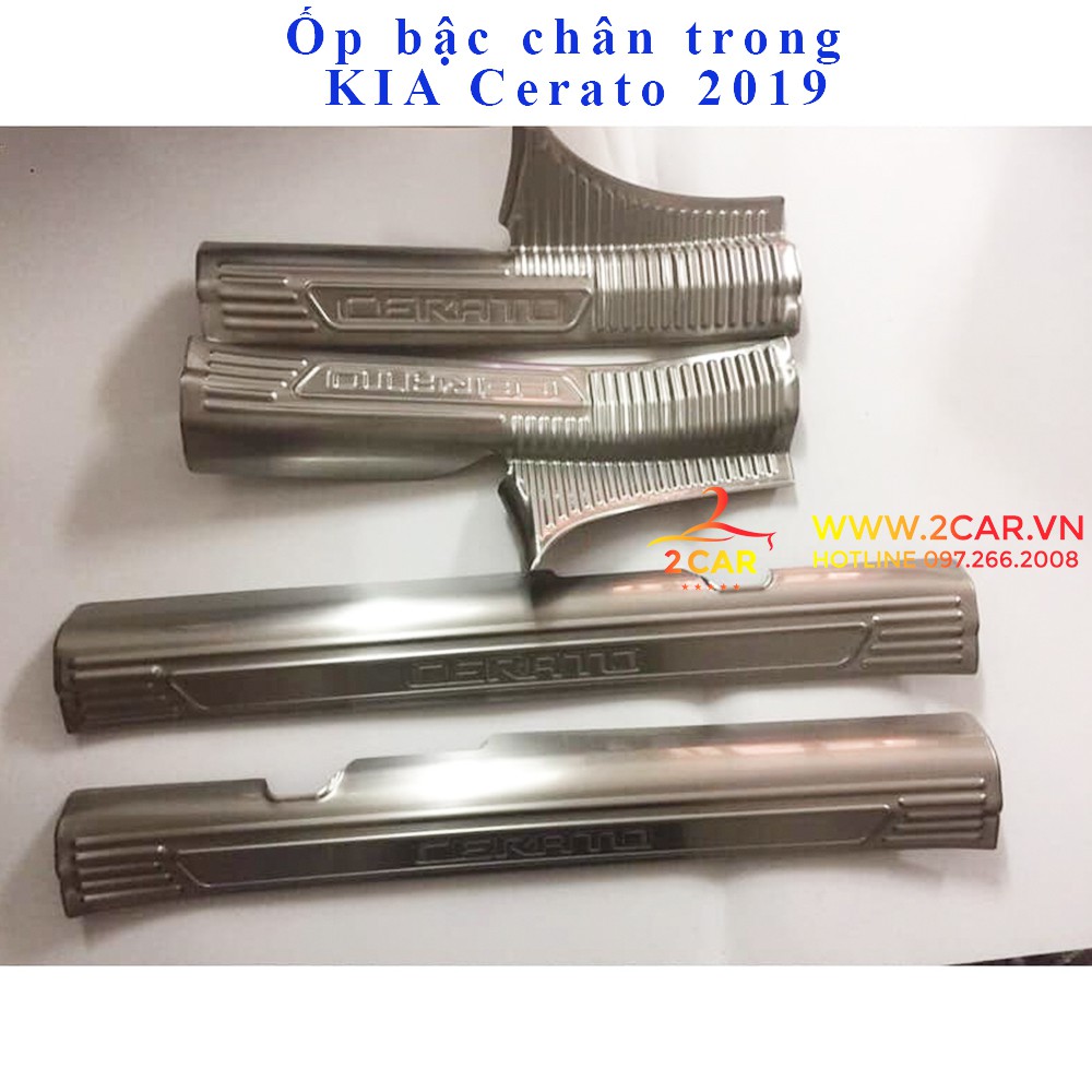 Ốp bậc chân trong, ngoài Kia Cerato 2019 chất liệu inox