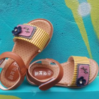 Giày sandal bé gái