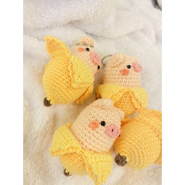 Heo chuối móc khoá bằng len handmade