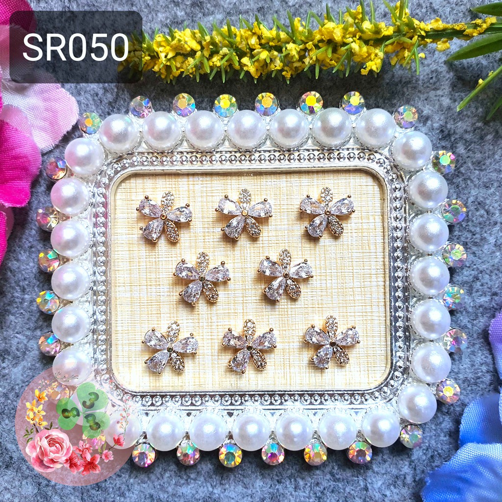 Mã SR050 . Charm kim loại dòng cao cấp đính đá trang trí móng siêu xinh.