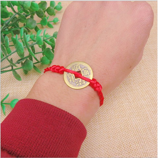 Vòng Tay EBI Bện Chỉ Đỏ Charm Tiền Đồng Mang Lại May Mắn Tiền Tài