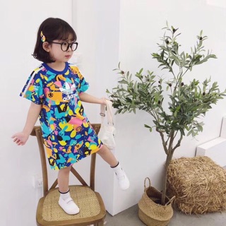 Váy adidas vẩy sơn bé gái