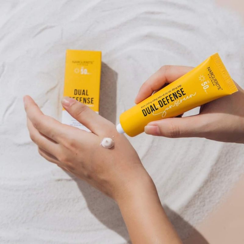 KEM CHỐNG NẮNG VẬT LÝ DUAL DEFENSE SUNSCREEN SPF 50 PA+++ ( 30g ) | BigBuy360 - bigbuy360.vn