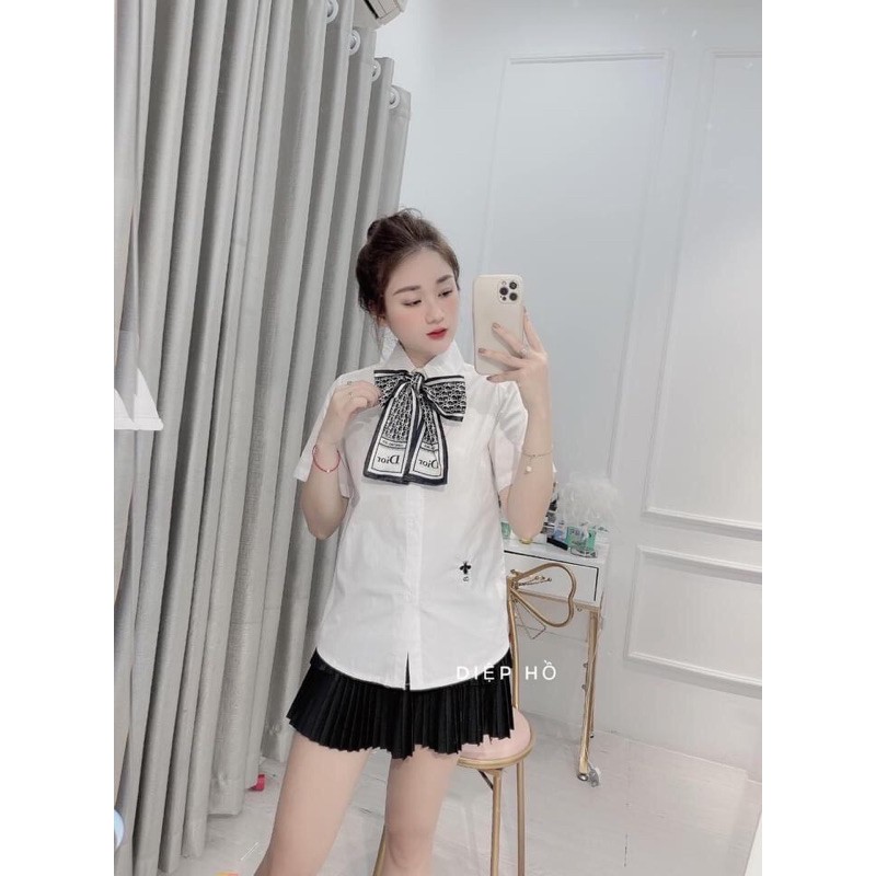 Áo sơ mi trắng nữ cộc tay thêu chữ kèm nơ