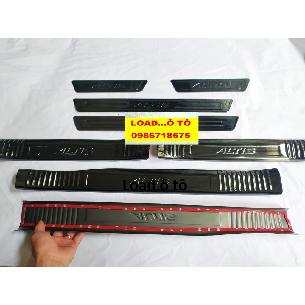 Ốp Bậc Cửa, Nẹp Bước Chân Trong, Ngoài Xe Toyota Altis 2023-2018  Mẫu Vân Titan Xước Cao Cấp