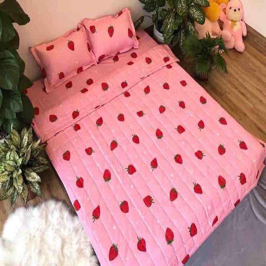 Sét Chăn hè ga gối Cotton Poly Emmidecor Mẫu Dâu Tây Hồng