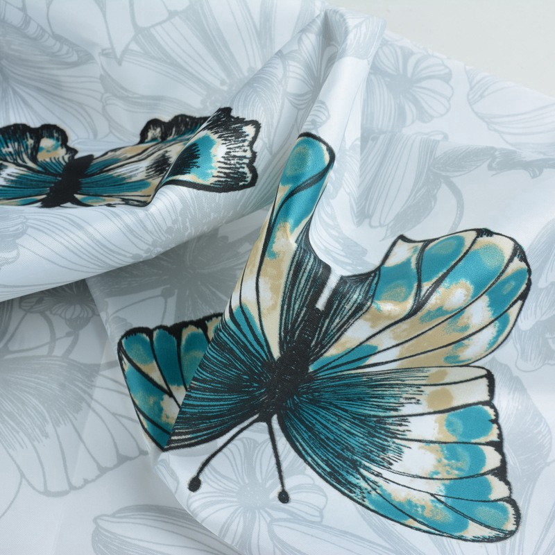 Rèm che họa tiết hình bướm cho phòng tắm