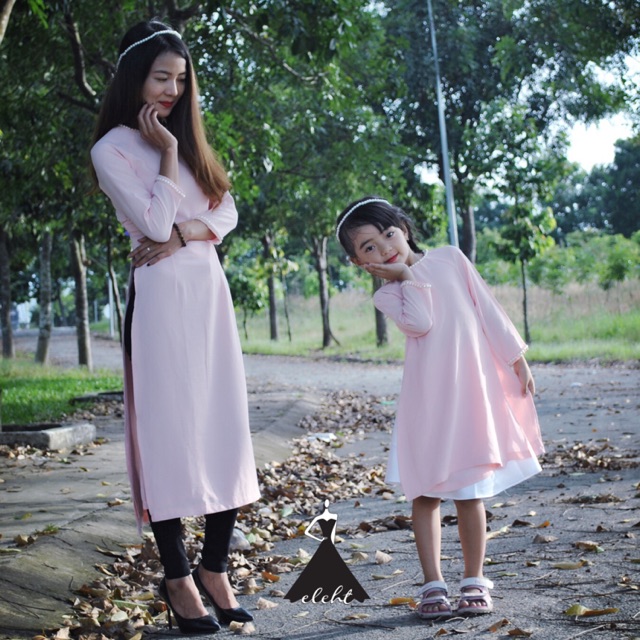 Áo dài đôi mẹ và bé đi chơi, dự tiệc, du xuân, đón tết