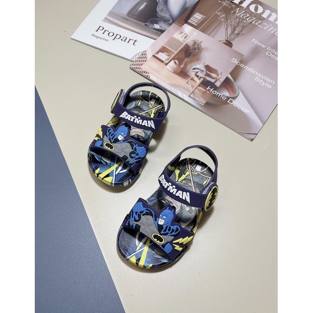 Xăng đan đế nhựa siêu nhân