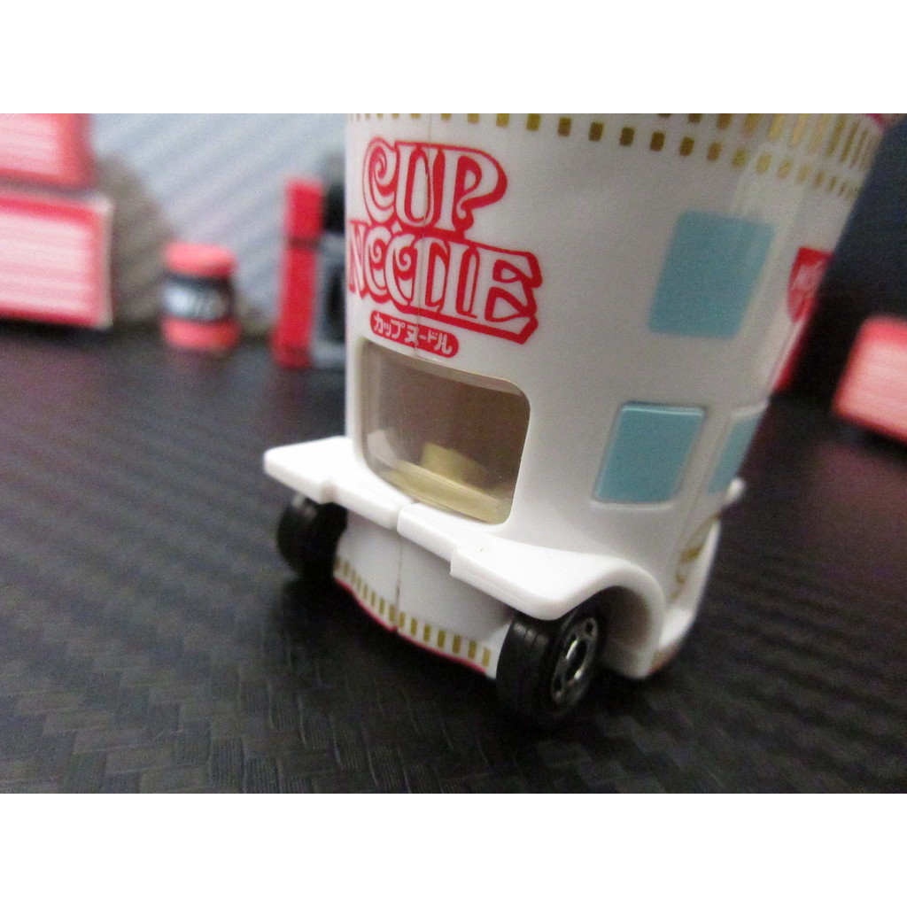 Xe mô hình Tomica Dream Nissin Cup Noodle No.161