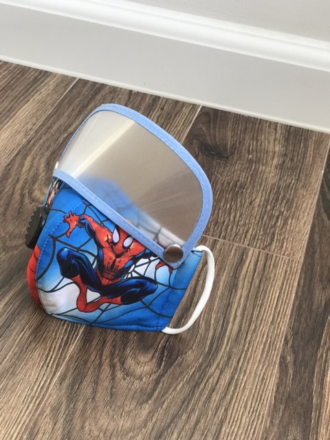 Khẩu trang vải 3D Spiderman cho bé có van và kính