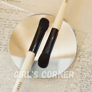 Cọ tán bầu mắt Bobbi Eye Sweep
