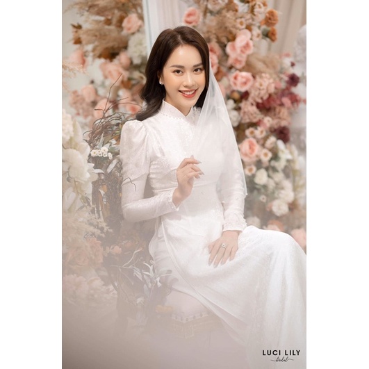 Áo dài nữ gấm trắng tay phồng kết hạt loại 2 tà