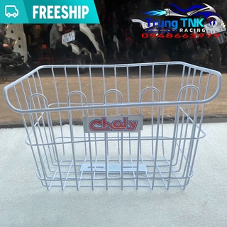 Rổ trước xe chaly.