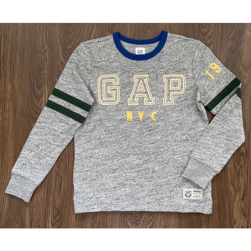 Áo thun GAP dệt kim bé trai (27-32kg) đính logo nhãn hiệu, thêu trang trí - Hàng xuất dư