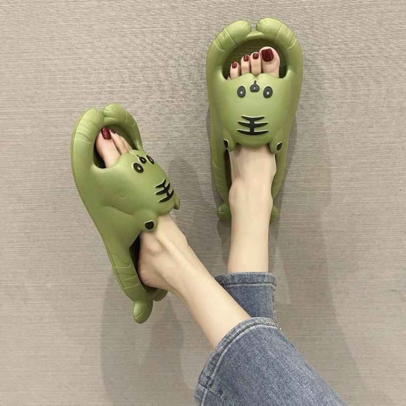 Dép bánh mì con hổ hottrend mang trong nhà, đi chơi, đi dạo đều xinh - TT384