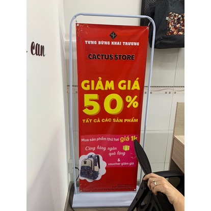 Standee kiểu cửa đế nhựa, Standee cản gió, đế hộp chứa được nước&cát khung treo hình ảnh kiểu cửa