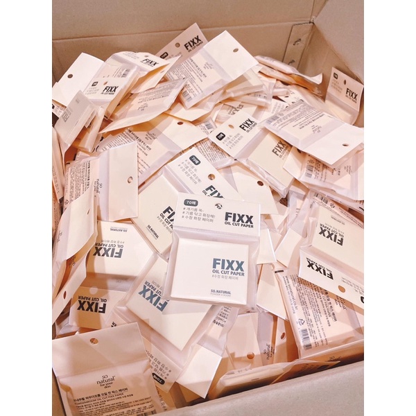 Giấy thấm dầu da mặt So'natural 70 tờ, hút nhờn trên da mặt và không làm bong lớp trang điểm.