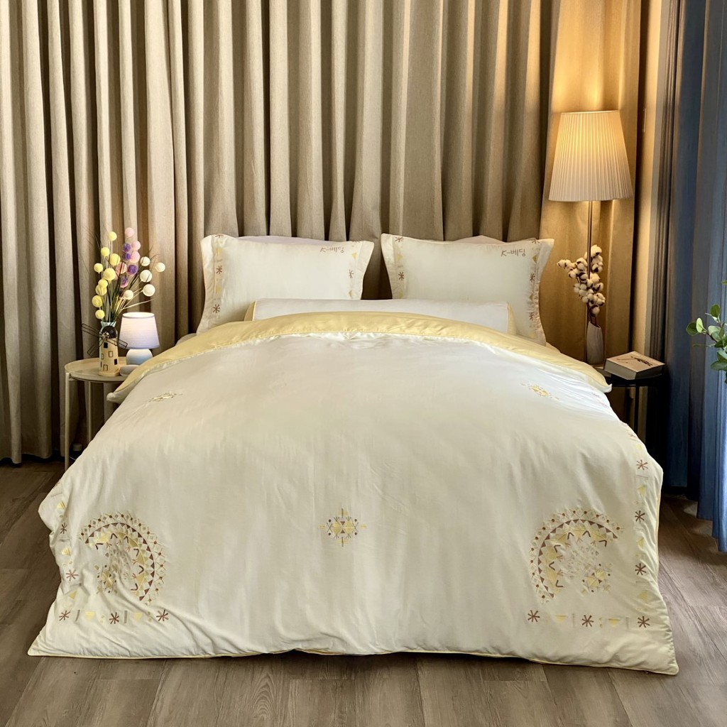 Chăn bốn mùa K-Bedding By Everon Màu Vàng KMTS102 Microtencel Thêu Họa Tiết