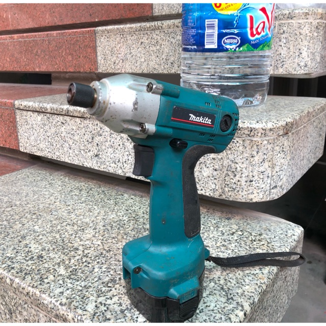 Bắn vít có búa Makita 6916D 12v.