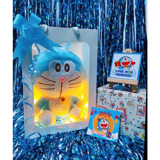 ] GẤU BÔNG DORAEMON KÈM TÚI GIẤY KÍNH DỄ THƯƠNG