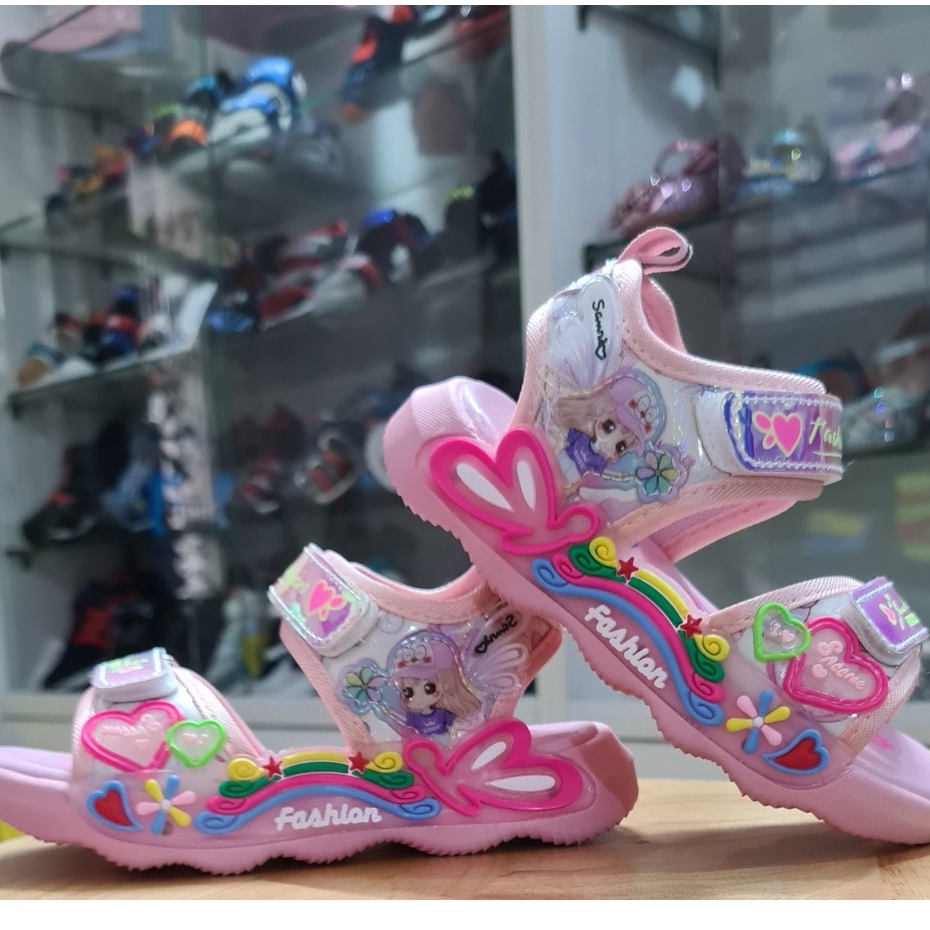 Giày sandal bé gái dép quai hậu có đèn kiểu dán màu hồng họa tiết cô bé dễ thương phù hợp cho trẻ em 2 -12 tuổi đi học