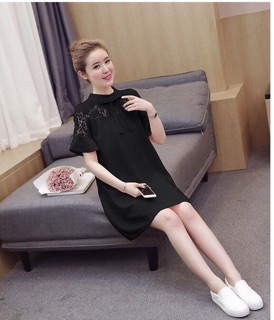 Đầm form rộng phối ren