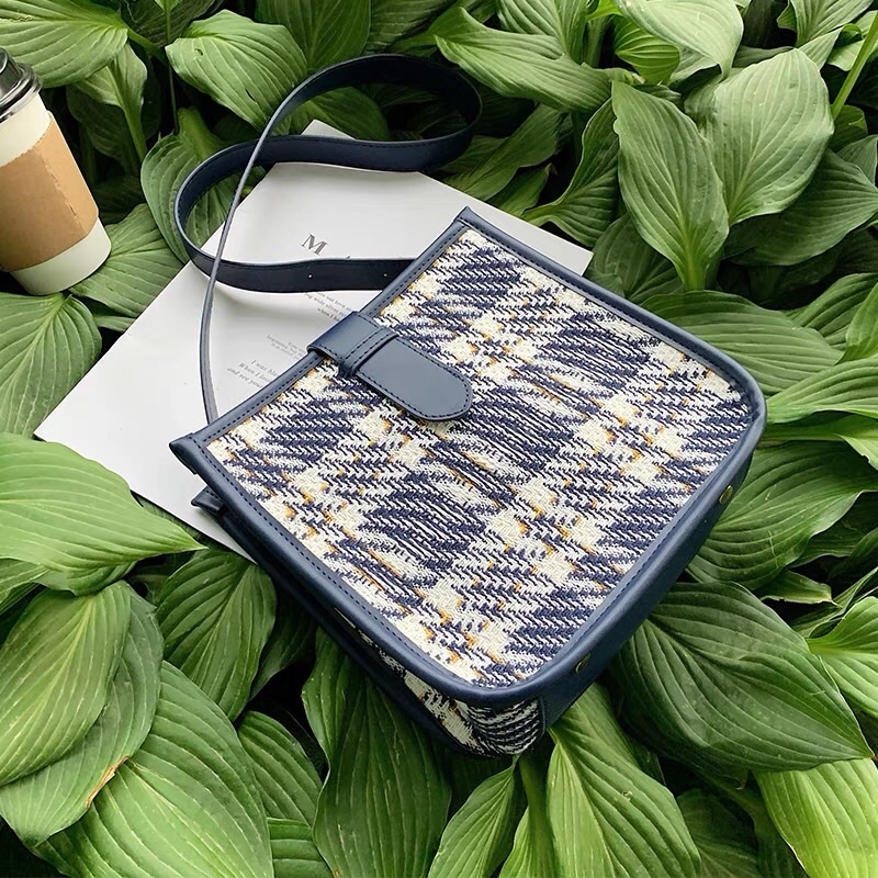 TÚI ĐEO VAI DÁNG HỘP HOẠ TIẾT KẺ CARO