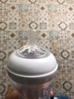 Bình sữa Phillips Avent natural 260ml ( núm 2 theo bình )