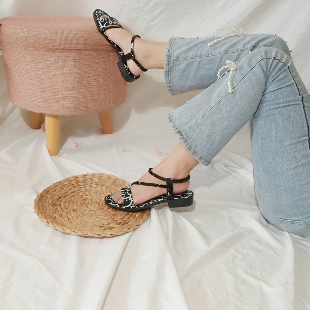 Giày sandal nữ đi học quai chéo in chữ sành điệu đế PU 2cm-tb16