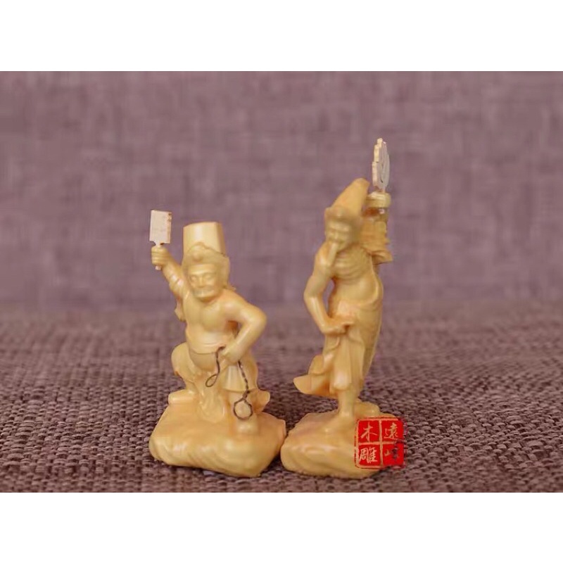 Tượng gỗ: Hắc Bạch Vô Thường- chắc cũng là phiên bản siêu mini nhất.