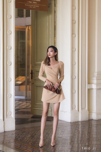 [Mã SKAMSALEP6 giảm 10% tối đa 100K đơn 150K] Đầm Đắp Chéo Xếp Li Eo nude Xt | BigBuy360 - bigbuy360.vn