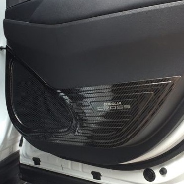 Ốp tapli cánh cửa CARBON xe Toyota Corolla Cross 2020 2021- Bộ 4 cho tiết vân cacbon cao cấp